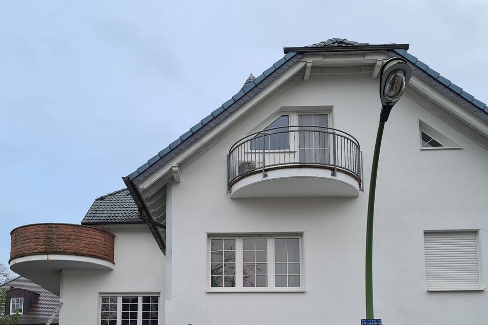 Klassisches Wohnhaus mit heller Fassade
