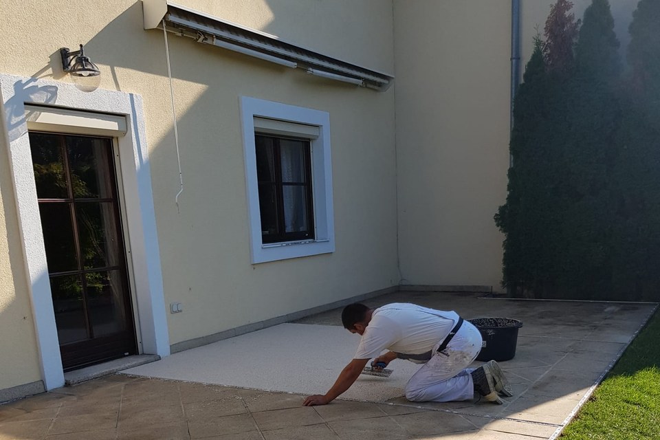Terrassenbeschichtung an einem Wohnhaus
